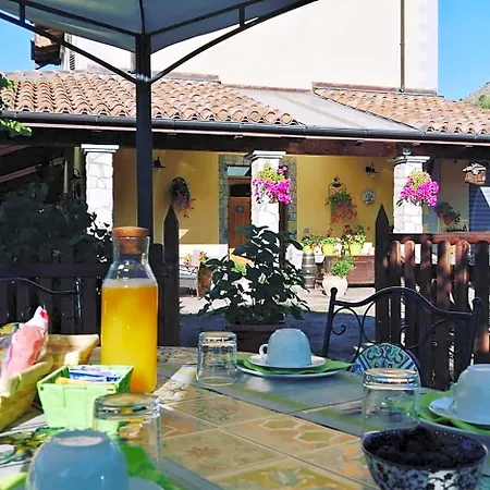Il Ghiro-country House